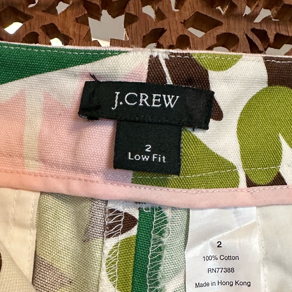 🚺 NWOT J.Crew Low Fit shorts with tropical print - Picture 6 of 7